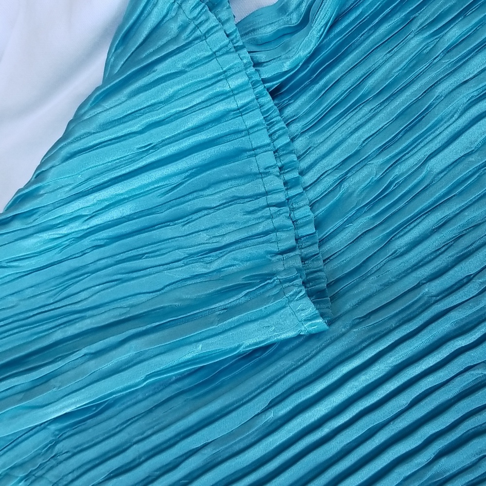 💙LIBRA SHORT-SLEEVED VIBRANT AQUA TOP